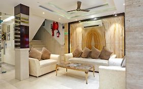 Hotel Tashkent Palace - Near New Delhi Railway Station